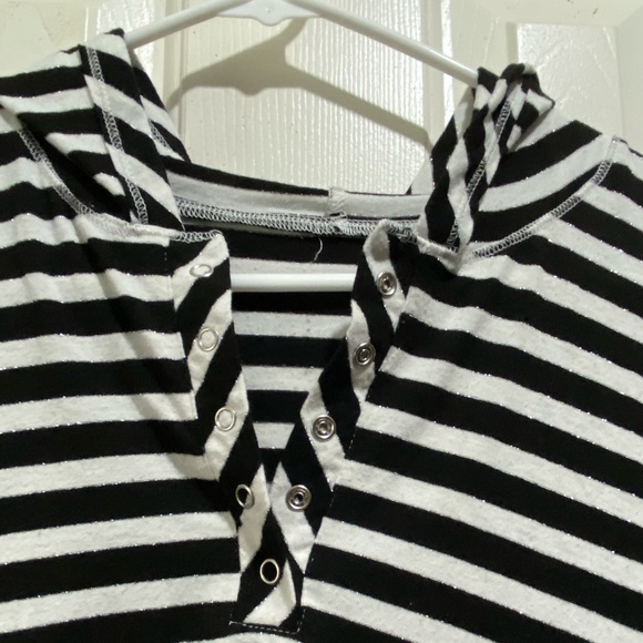 black and white striped pullover - Picture 2 of 4